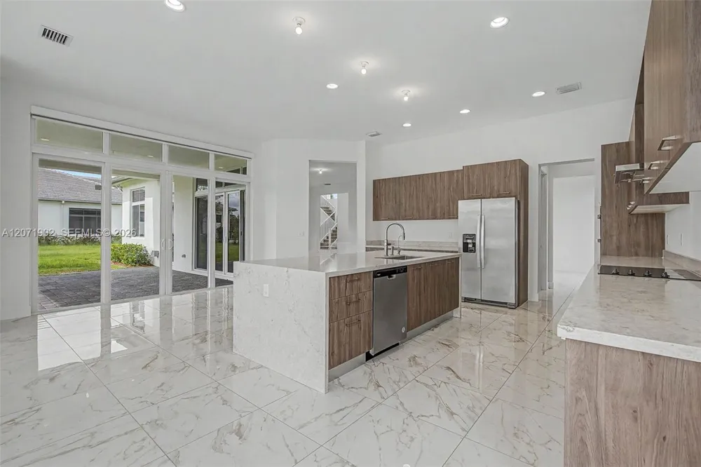 2440 SW 122nd Ter Davie, FL 33325