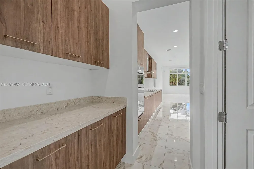 2440 SW 122nd Ter Davie, FL 33325