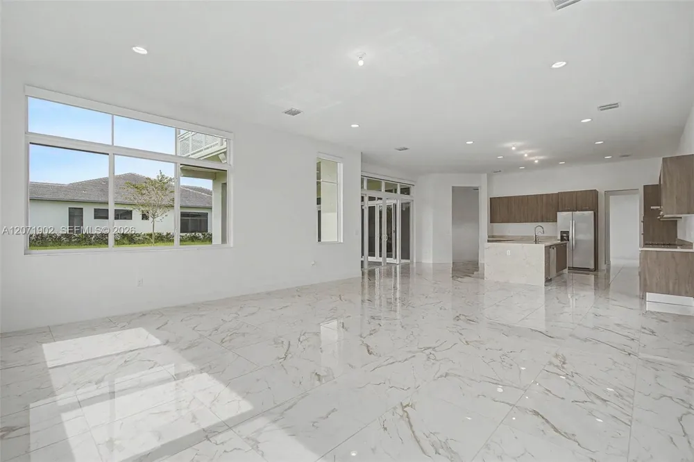 2440 SW 122nd Ter Davie, FL 33325