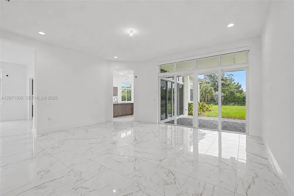 2440 SW 122nd Ter Davie, FL 33325
