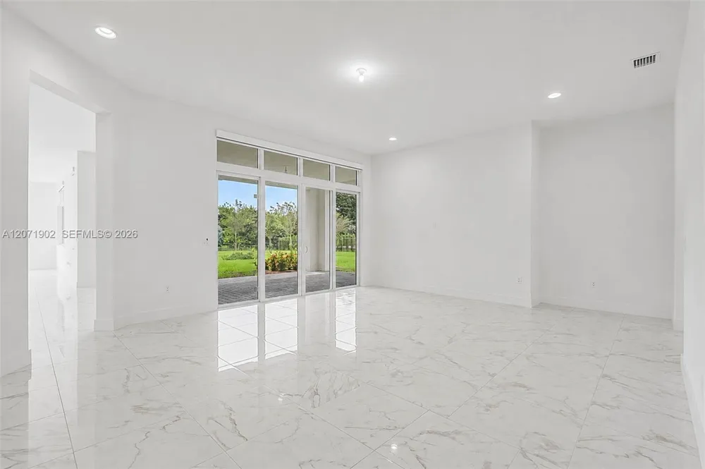 2440 SW 122nd Ter Davie, FL 33325