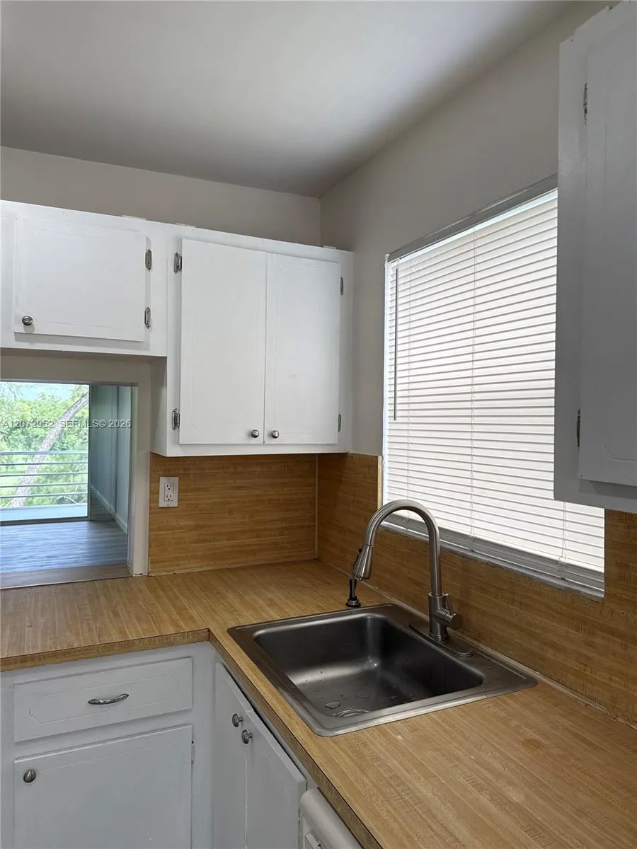 8380 Sands Point Blvd #J310 Tamarac, FL 33321