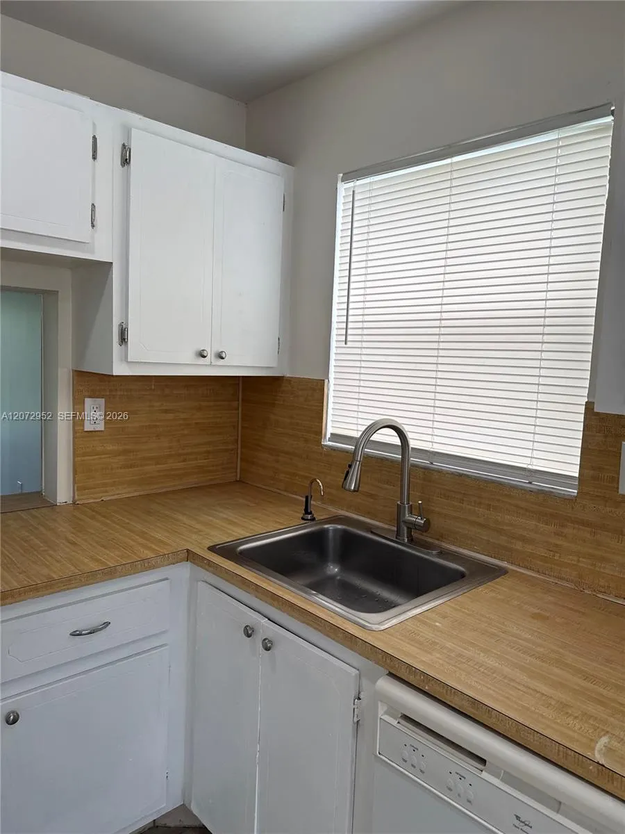 8380 Sands Point Blvd #J310 Tamarac, FL 33321