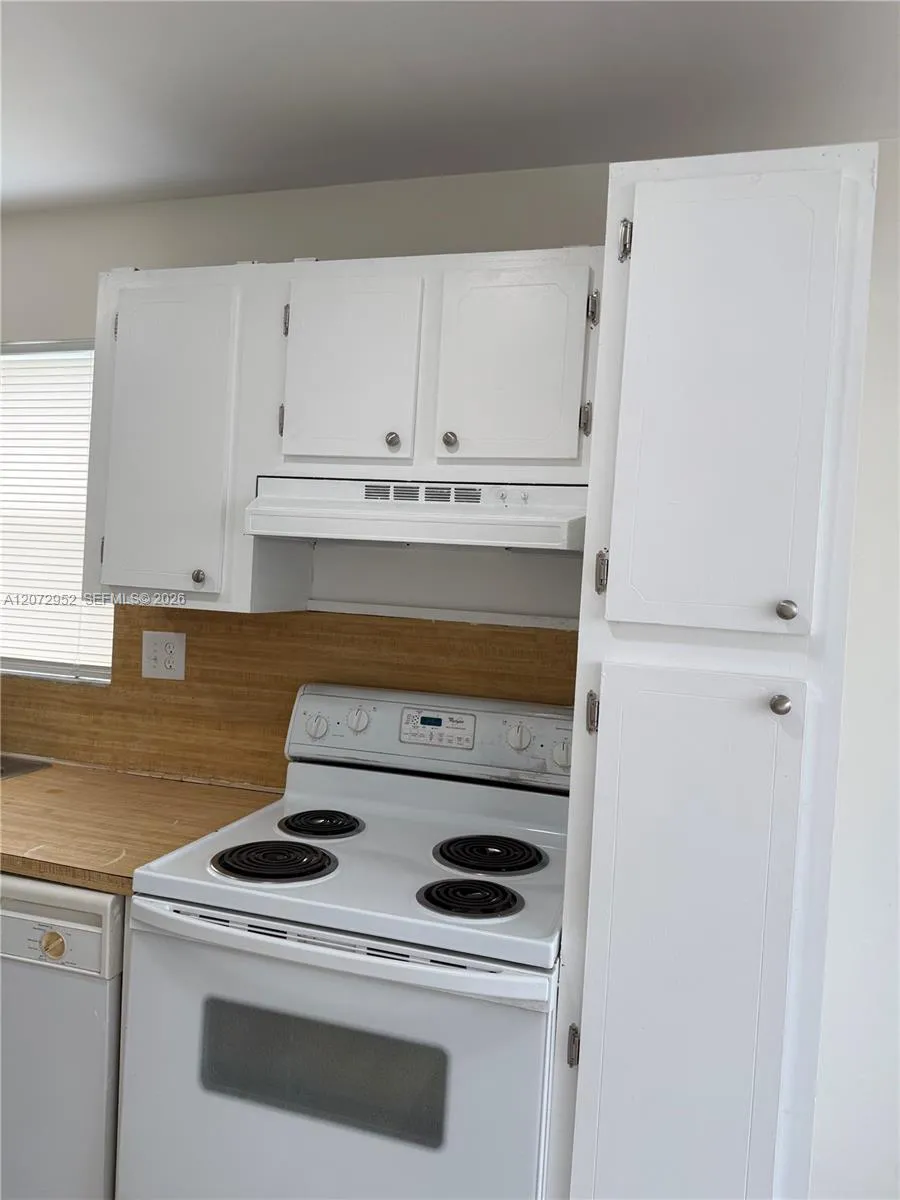 8380 Sands Point Blvd #J310 Tamarac, FL 33321