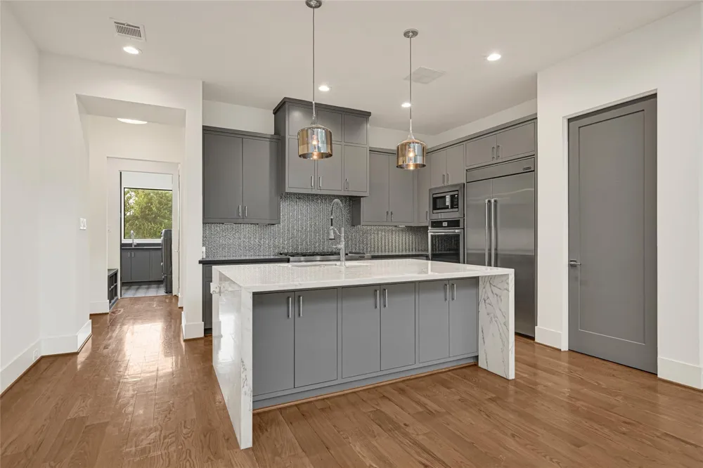 922 T C Jester Boulevard Houston, TX 77008