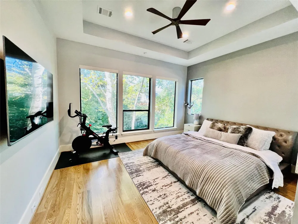 922 T C Jester Boulevard Houston, TX 77008