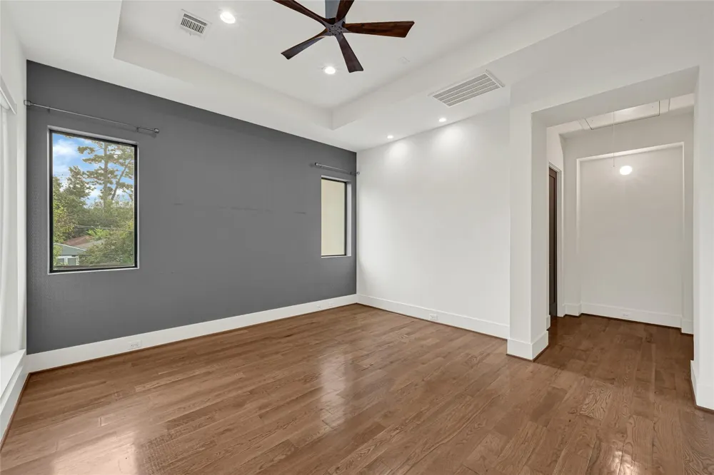 922 T C Jester Boulevard Houston, TX 77008