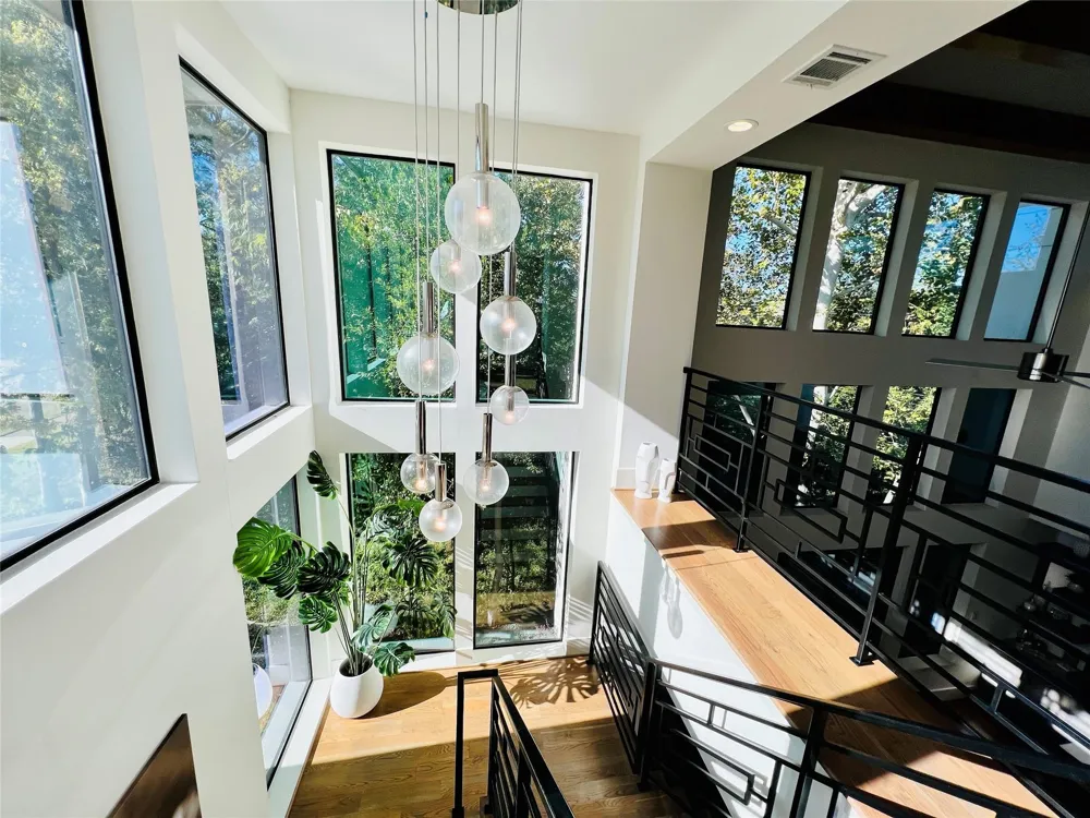 922 T C Jester Boulevard Houston, TX 77008