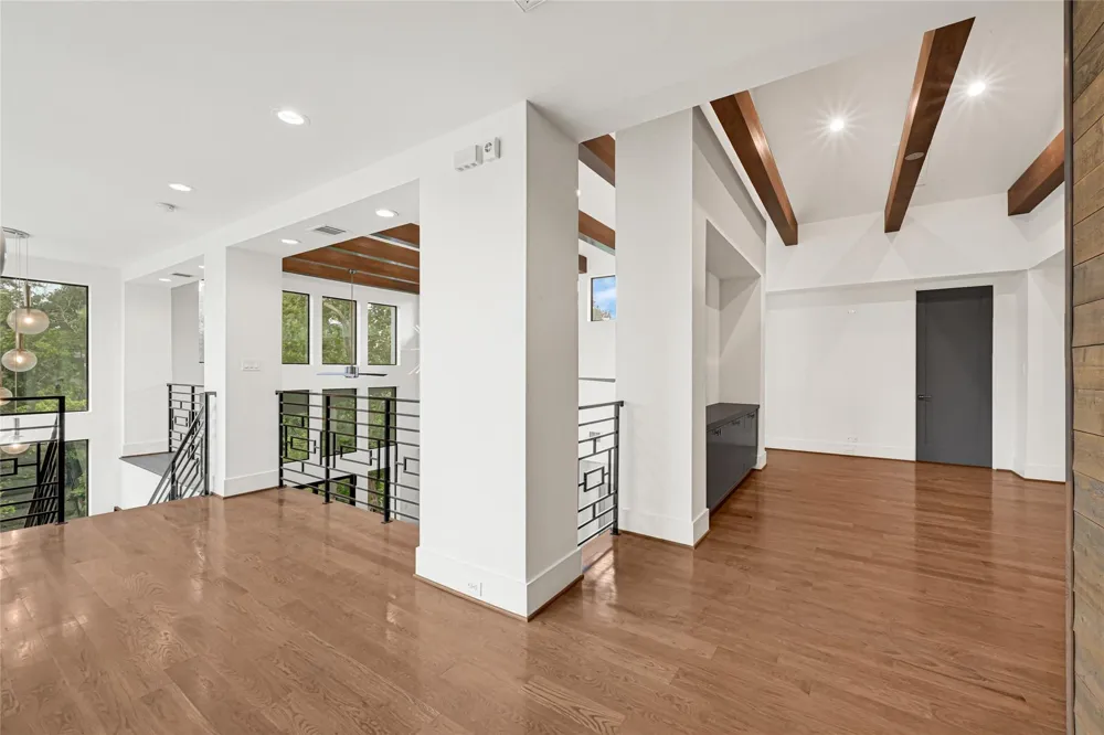 922 T C Jester Boulevard Houston, TX 77008