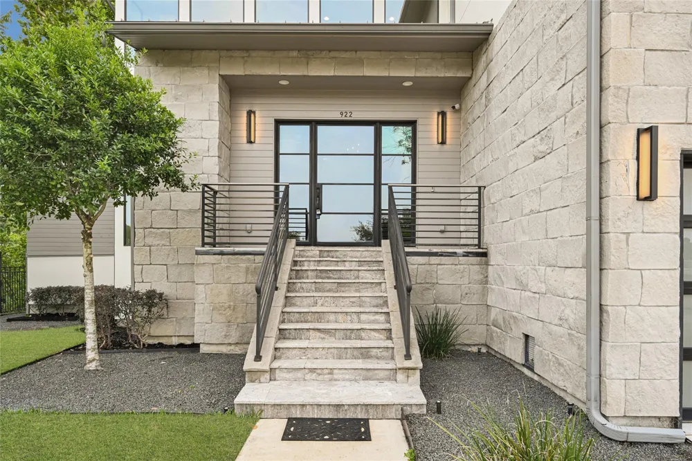 922 T C Jester Boulevard Houston, TX 77008