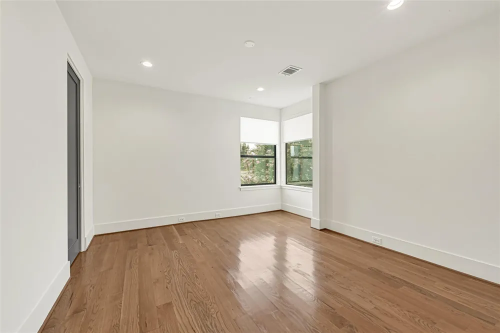922 T C Jester Boulevard Houston, TX 77008