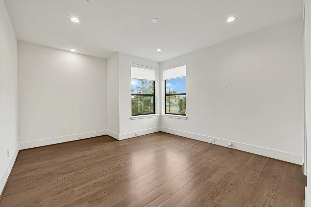 922 T C Jester Boulevard Houston, TX 77008
