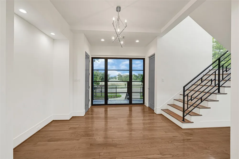 922 T C Jester Boulevard Houston, TX 77008