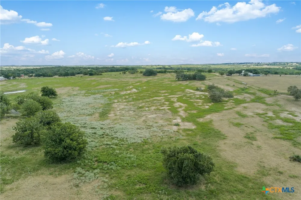 3 FM 3158 Dale, TX 78616