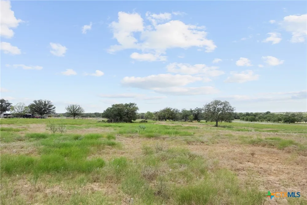 3 FM 3158 Dale, TX 78616
