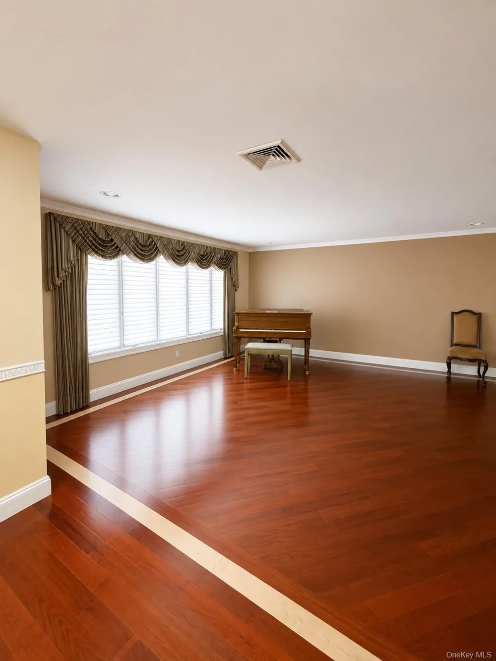 543 Fairway Drive Woodmere, NY 11598
