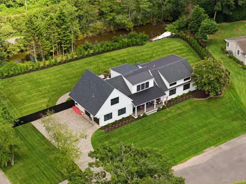 16 Twin River Drive