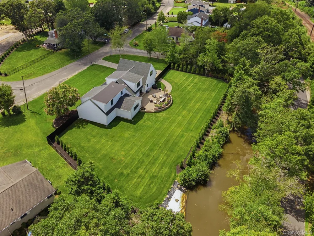 16 Twin River Drive Oakdale, NY 11769
