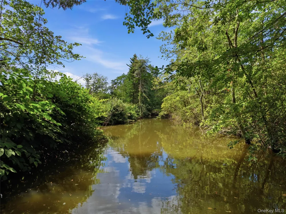 16 Twin River Drive Oakdale, NY 11769