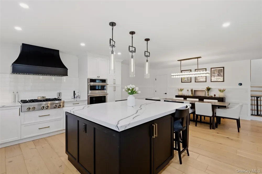 16 Twin River Drive Oakdale, NY 11769