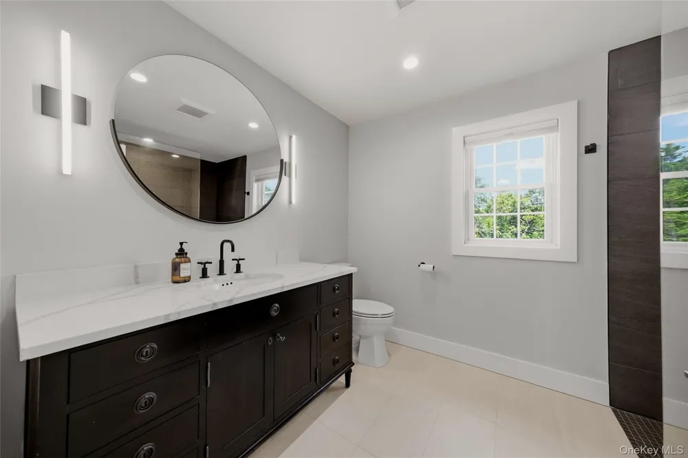 16 Twin River Drive Oakdale, NY 11769