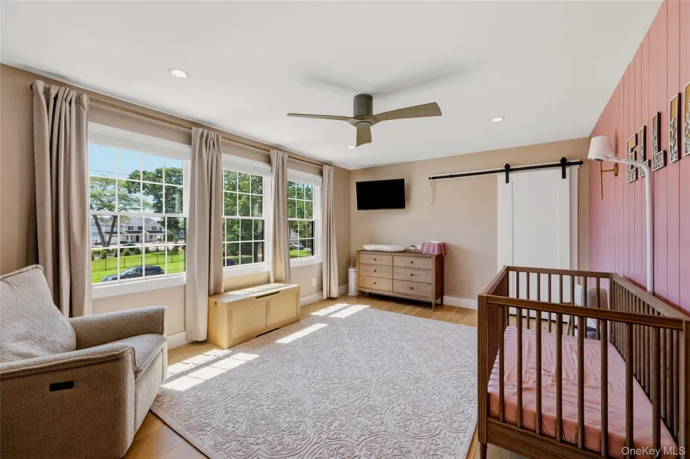 16 Twin River Drive Oakdale, NY 11769