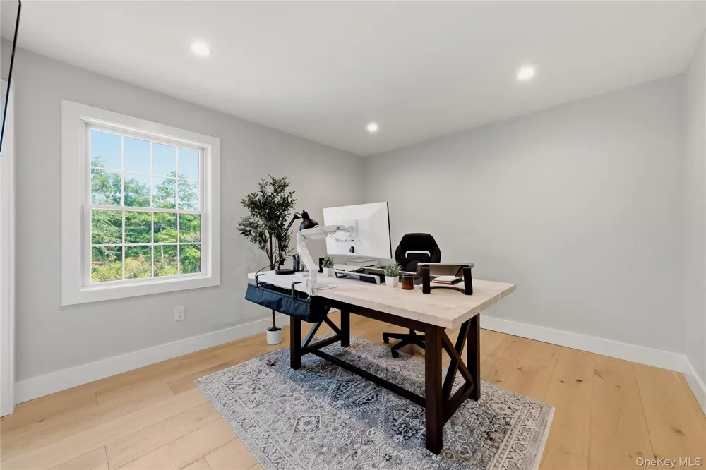 16 Twin River Drive Oakdale, NY 11769