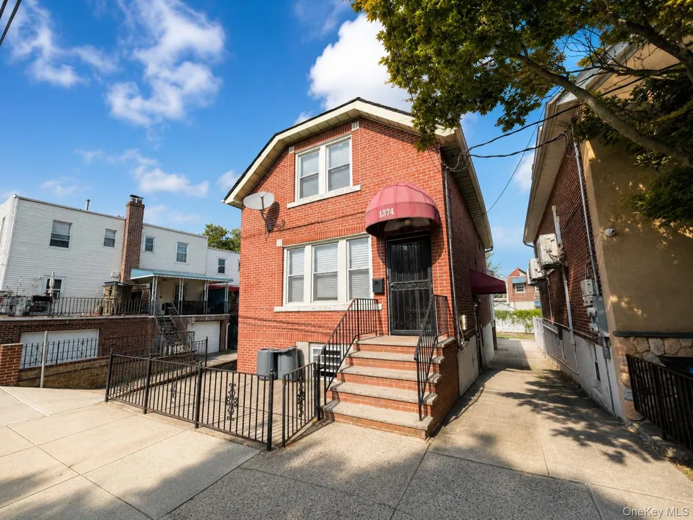 1374 Hobart Avenue Bronx, NY 10461