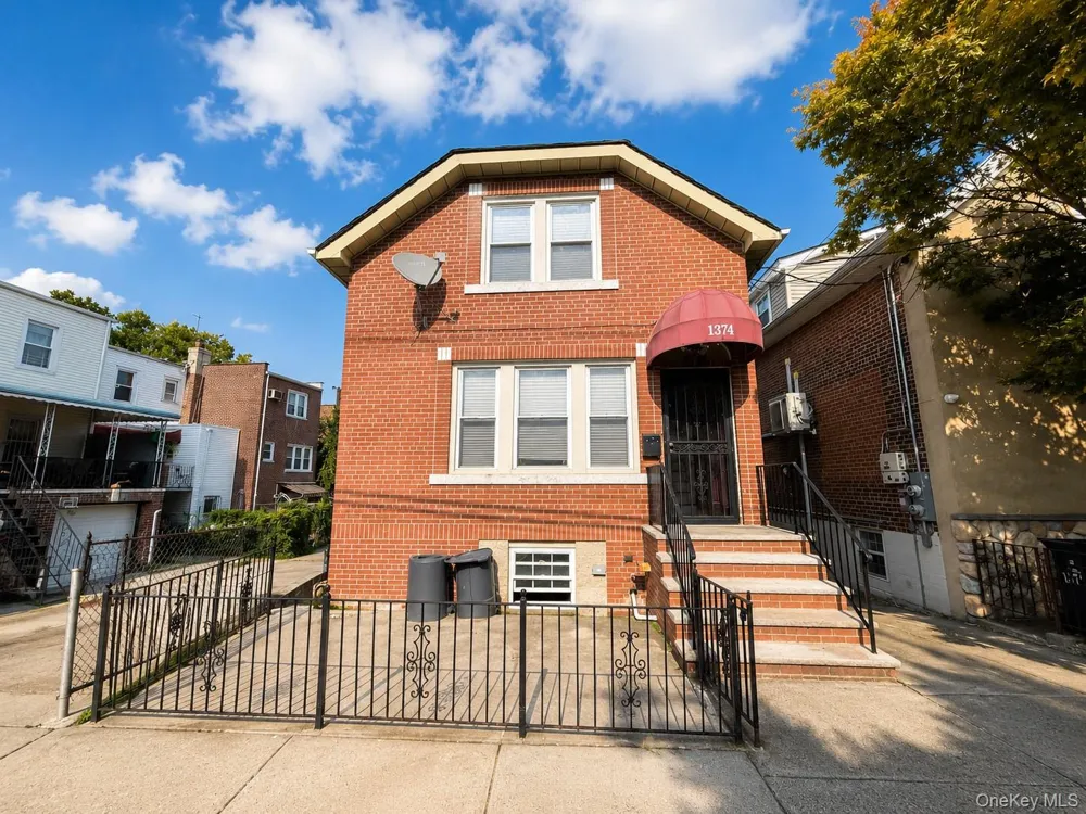 1374 Hobart Avenue Bronx, NY 10461