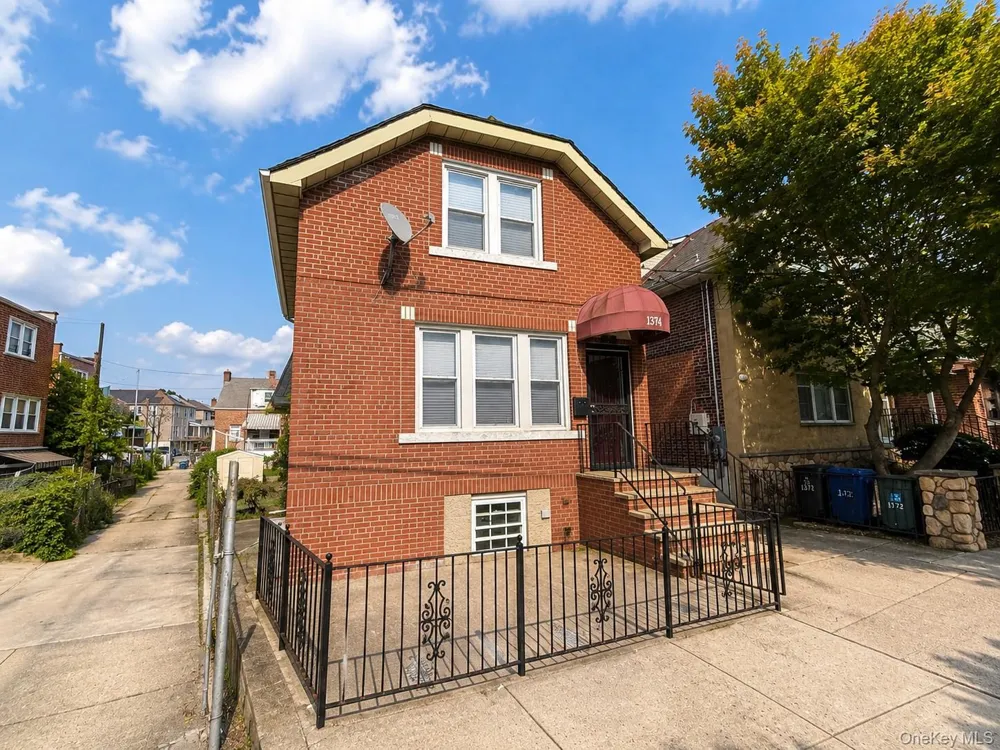 1374 Hobart Avenue Bronx, NY 10461