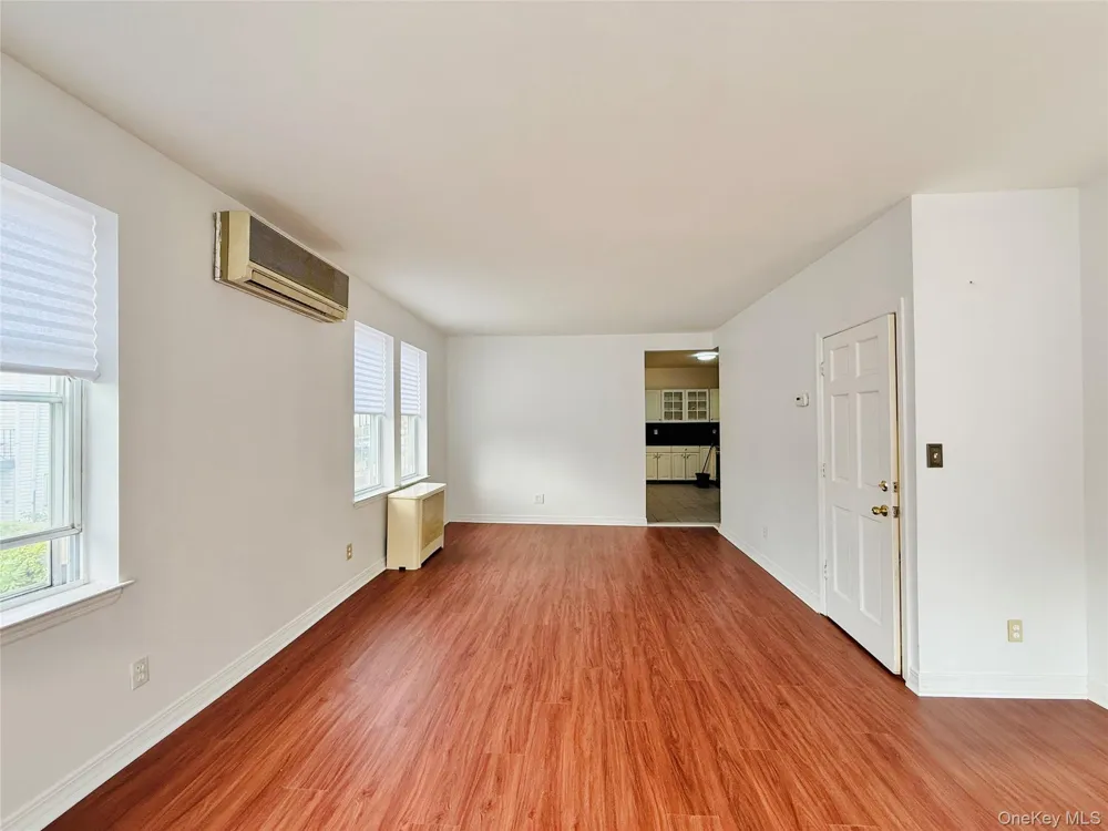 1374 Hobart Avenue Bronx, NY 10461