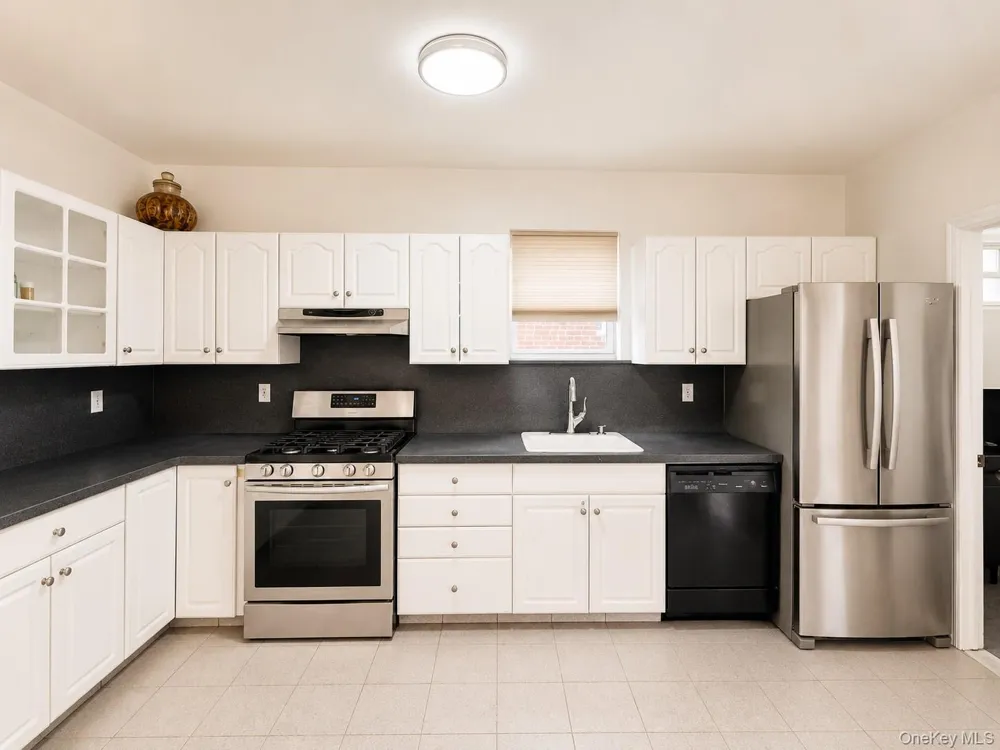 1374 Hobart Avenue Bronx, NY 10461