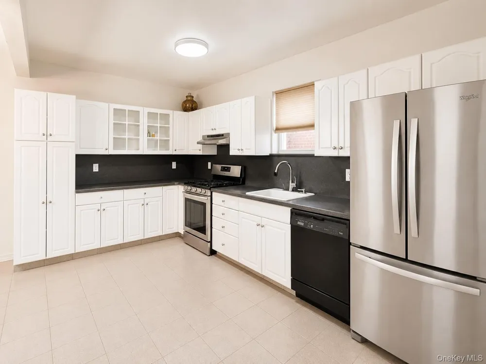 1374 Hobart Avenue Bronx, NY 10461