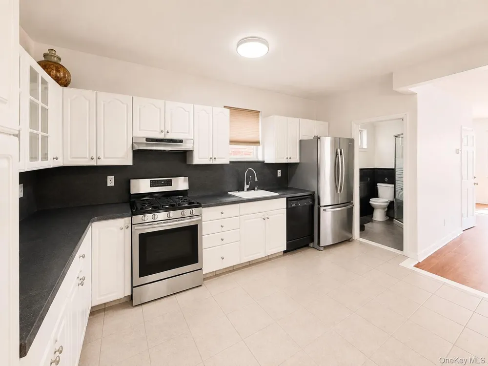 1374 Hobart Avenue Bronx, NY 10461