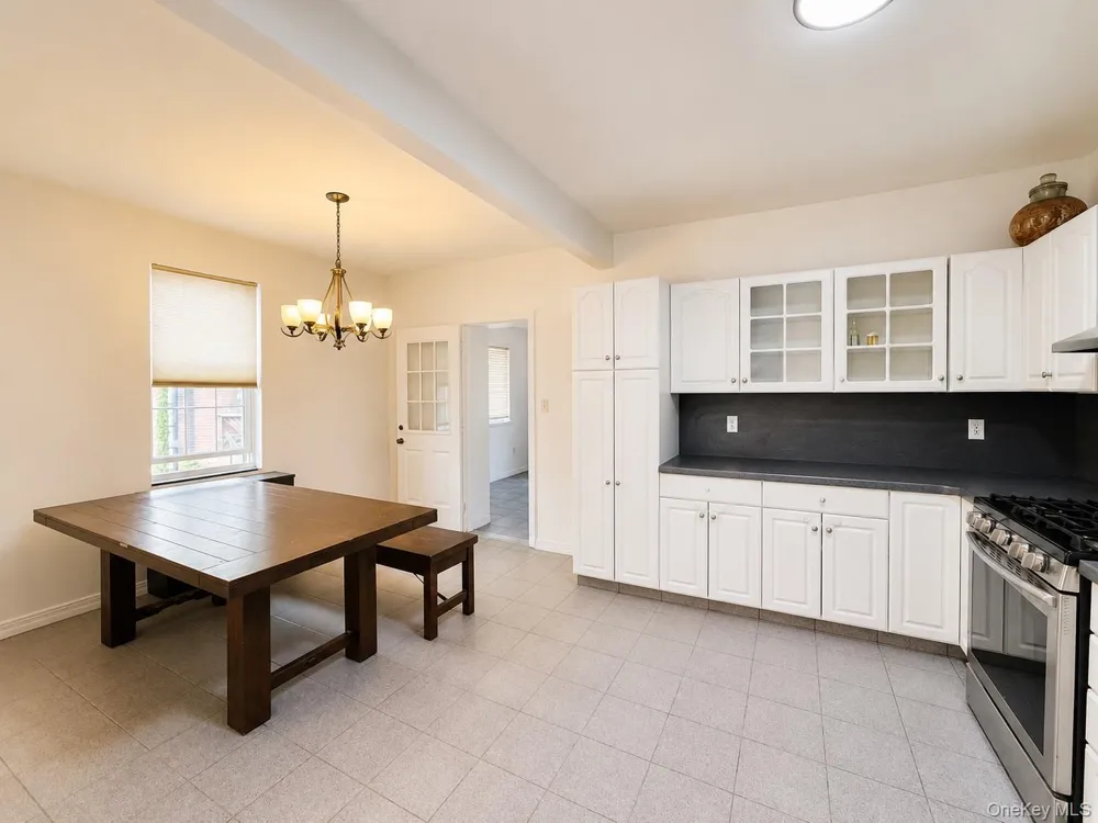 1374 Hobart Avenue Bronx, NY 10461