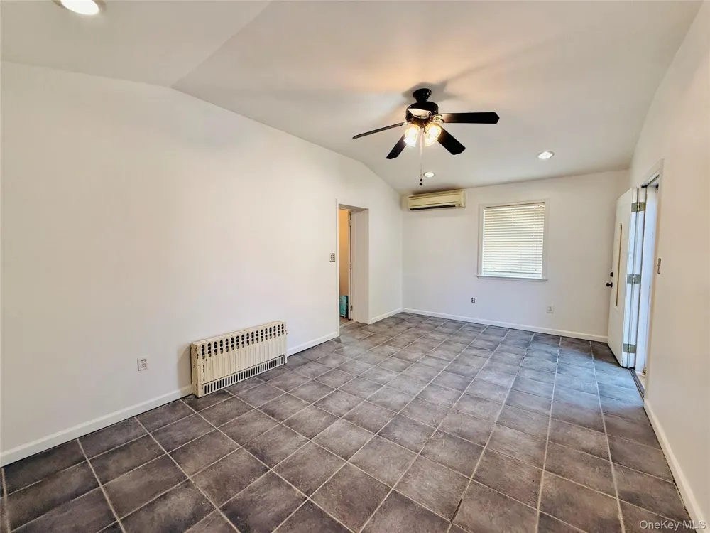 1374 Hobart Avenue Bronx, NY 10461