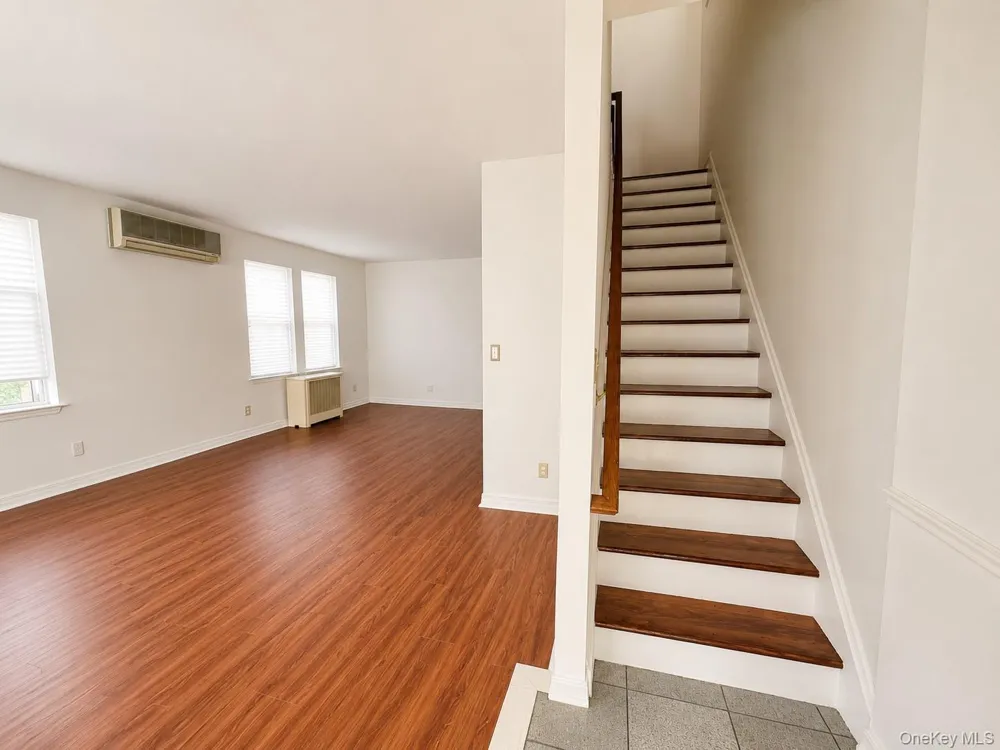1374 Hobart Avenue Bronx, NY 10461