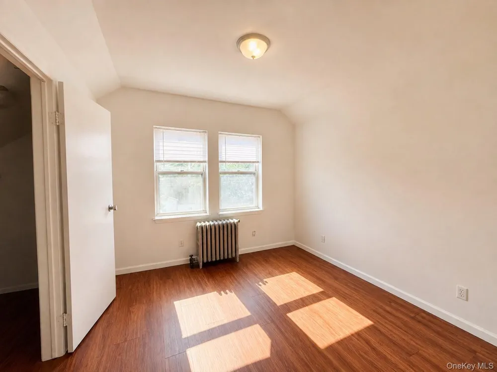 1374 Hobart Avenue Bronx, NY 10461