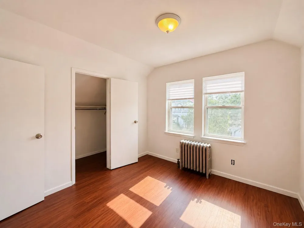 1374 Hobart Avenue Bronx, NY 10461