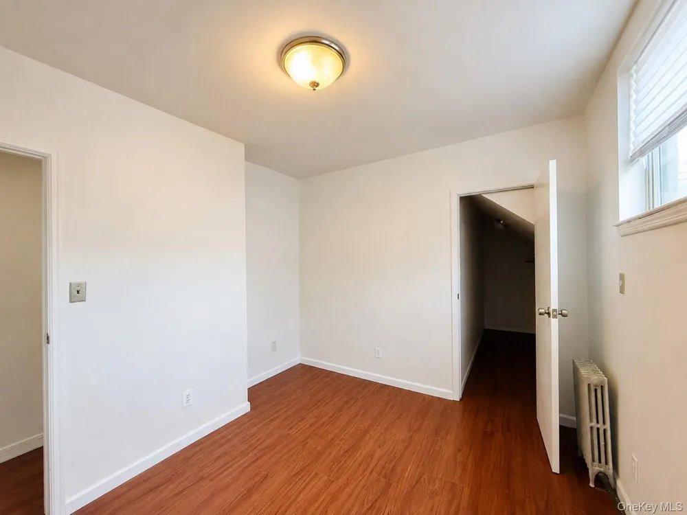 1374 Hobart Avenue Bronx, NY 10461