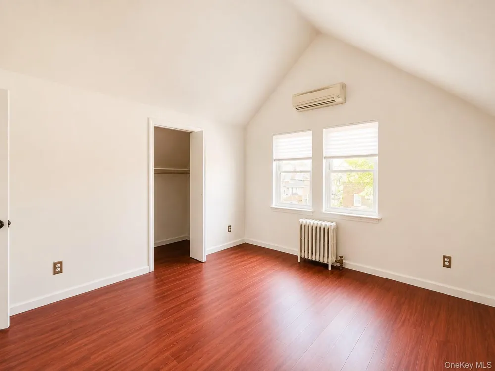 1374 Hobart Avenue Bronx, NY 10461