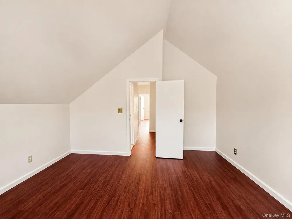 1374 Hobart Avenue Bronx, NY 10461