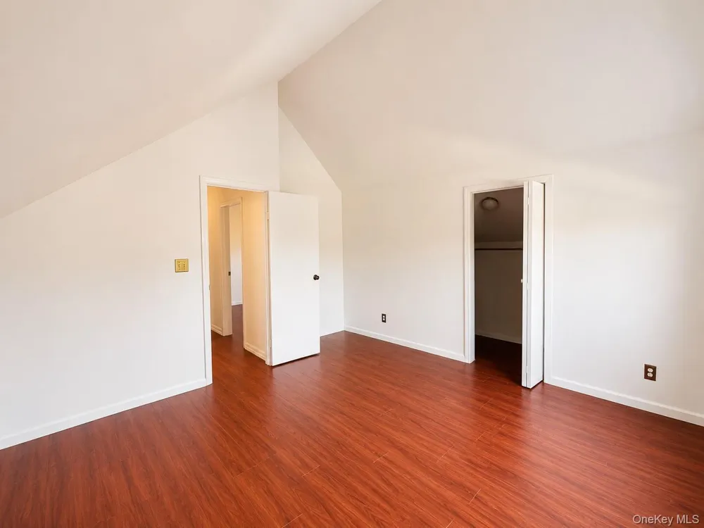 1374 Hobart Avenue Bronx, NY 10461
