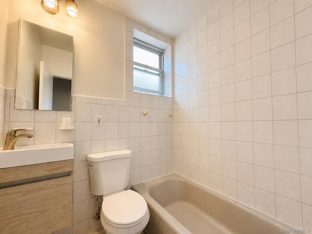1374 Hobart Avenue Bronx, NY 10461