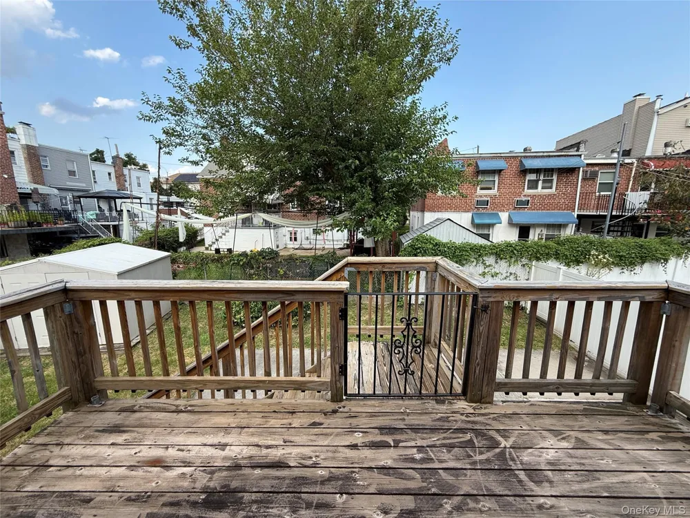 1374 Hobart Avenue Bronx, NY 10461