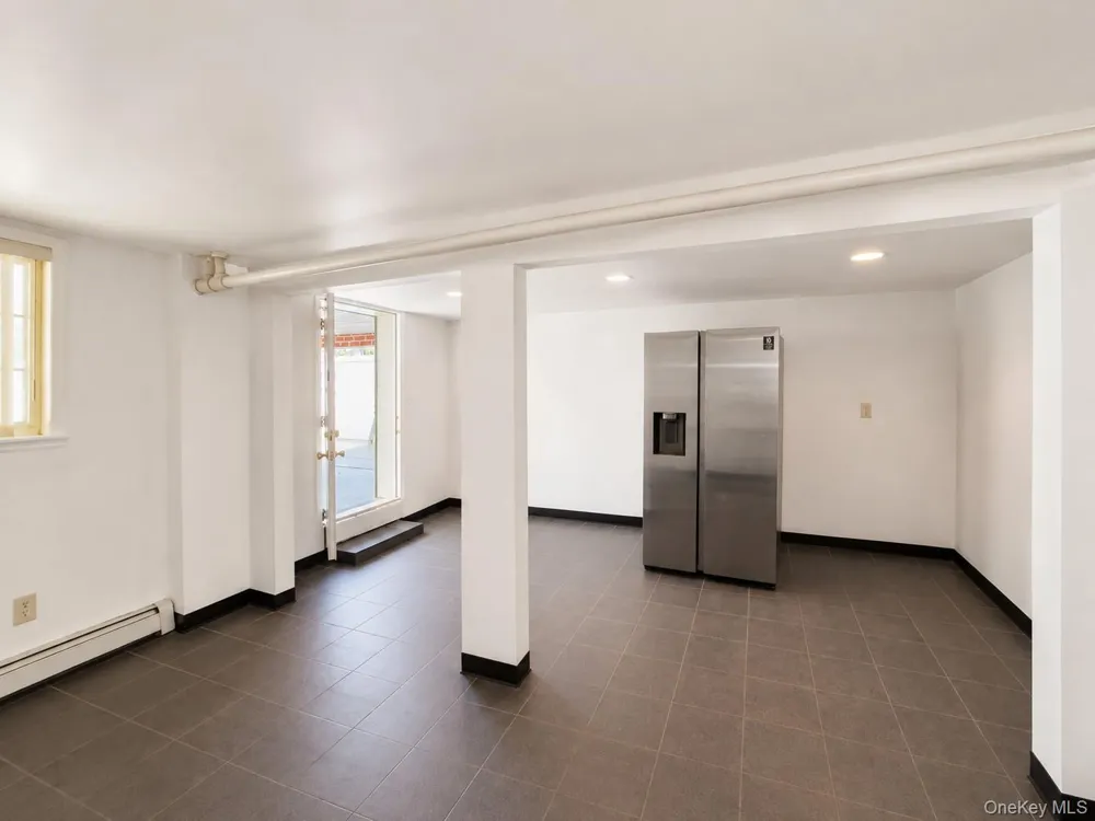 1374 Hobart Avenue Bronx, NY 10461
