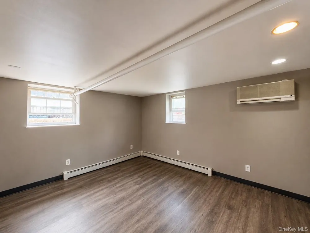 1374 Hobart Avenue Bronx, NY 10461