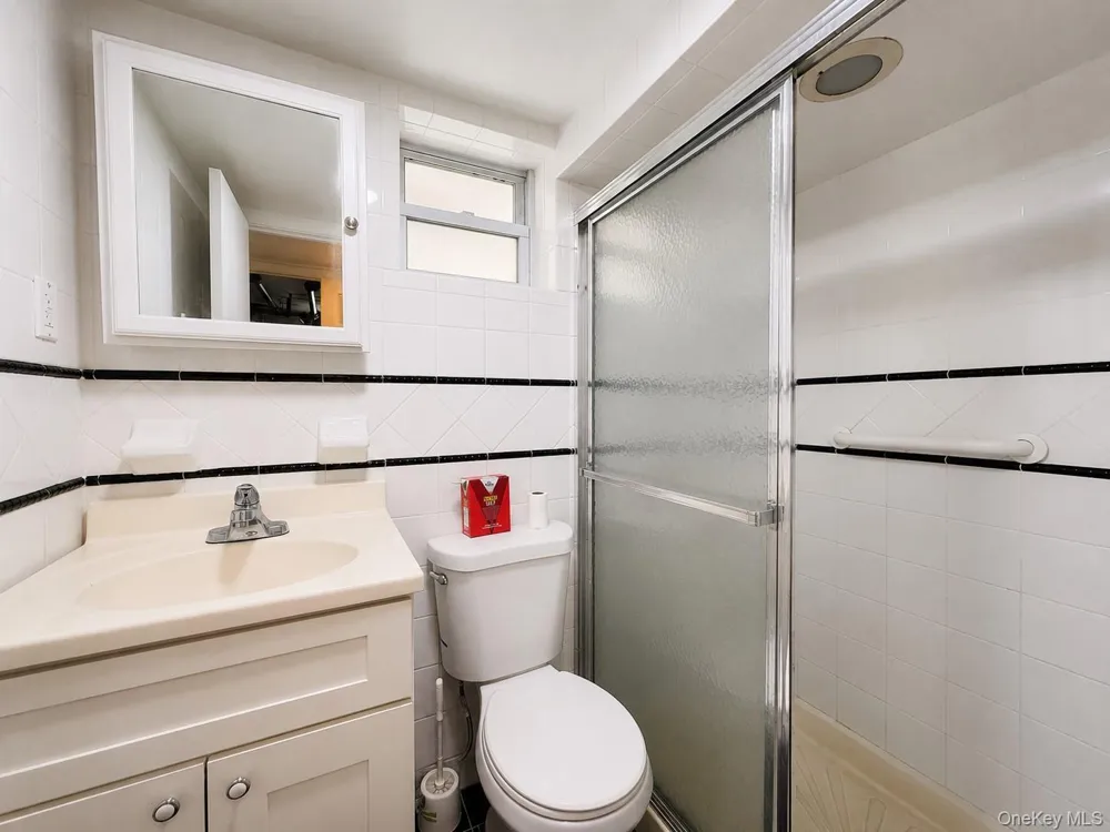 1374 Hobart Avenue Bronx, NY 10461