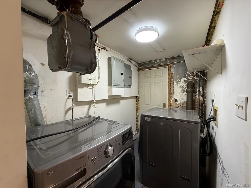 1374 Hobart Avenue Bronx, NY 10461