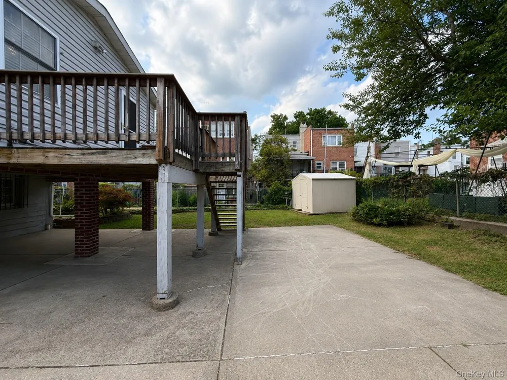 1374 Hobart Avenue Bronx, NY 10461